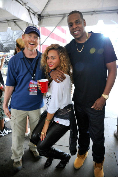 She_BeyHer's tweet photo. !!! :) RT @juicymagazine: RT @freshalina Ron Howard, Beyonce and Jay-Z cheesing it up backstage: http://t.co/DIT51ppq // Happy Days.