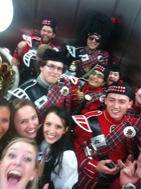 QueensBands's tweet photo. @gogaelsgo After Queen's Rally! #queensOweek http://t.co/B73da8f8