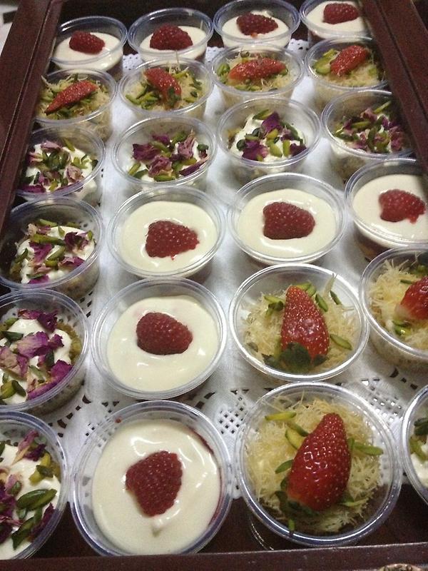 TimeOutBAH's tweet photo. “@cakeryBH: حلويات مميزة ترايفل الراسبيري عثملية بالفراولة ترايفل الفستق ٥٠ حبة ١٤د ٣٣٣٠٨٠١٠
 http://t.co/6ieS3wHw #Bahrain #KSA #UAE #q8