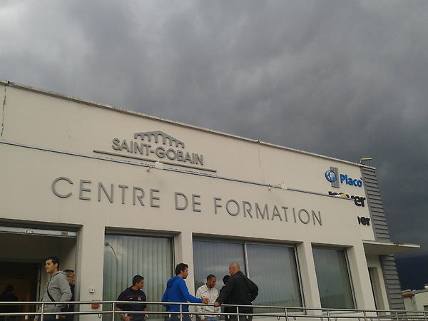 SBrondex's tweet image. En #formation Placo avec la promo 2012 #CQP vendeur conseil #groupesamse