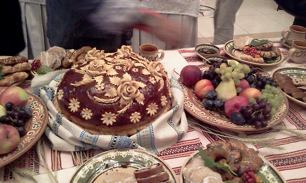 GameelaIsmail's tweet photo. Don't miss traditional Ukrainian pasteries/fruits(: #wnc12 #wec12 @yaseralzayat @ranialmalky @FarahWael cc: @NoorNoor1 http://t.co/KU4pszb8