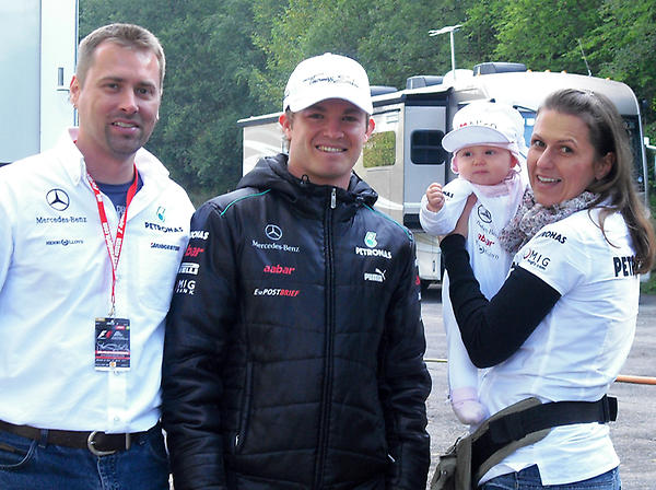 SvenLaber's tweet photo. @nico_rosberg 
That was a wonderful day for all of us... Nele was a little tired :) http://t.co/Ka00zVRA