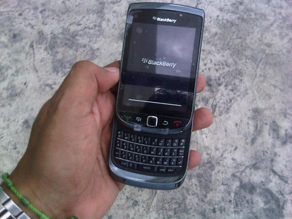 ReaL_Cepillo's tweet photo. @cHafiC_bM. Vende BB Torch 9800 : $4mil pesos … http://t.co/YqlmqoBX