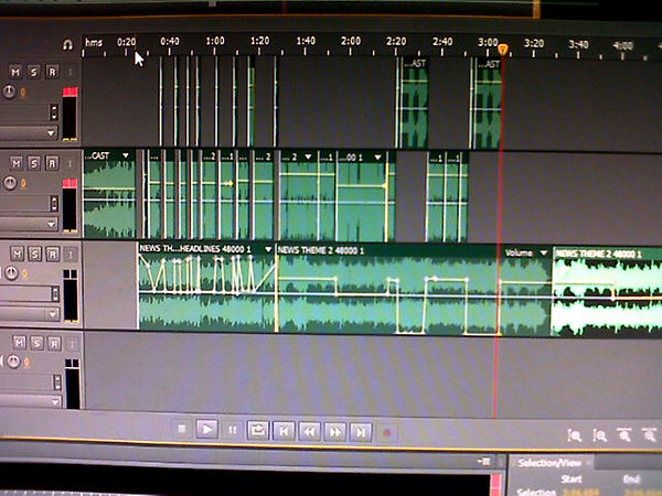 geebautista's tweet image. Hahaha. Ampangit ng timeline ko sa Adobe Audition. #RadioProd