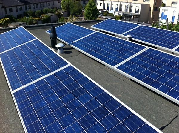 hmbe's tweet photo. Eerste zonnepaneel project afgerond.
Goed voor een gemiddelde besparing van 2600 kWh per jaar. http://t.co/TTznJCxJ