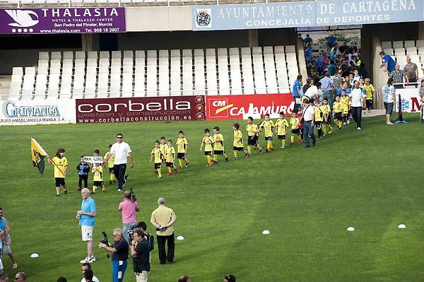 AljorraEF's tweet photo. Aquí os dejo otra foto de la entrega de trofeos de la temporada pasada en el Cartagonova http://t.co/H5Q2Wwx1
