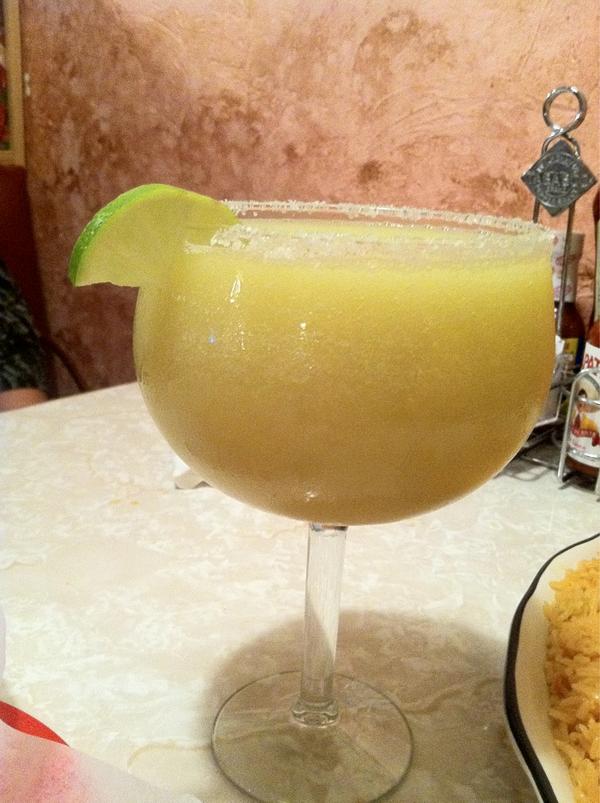 Half off margs with my loves!!! <a href="/cmichalos/">Christina Michalos</a> <a href="/katiekissesxoxo/">Kaitlyn Lab</a> @kristiohara111