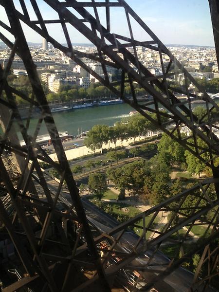 oktay's tweet photo. Tour Eiffel http://t.co/EggjOPTK