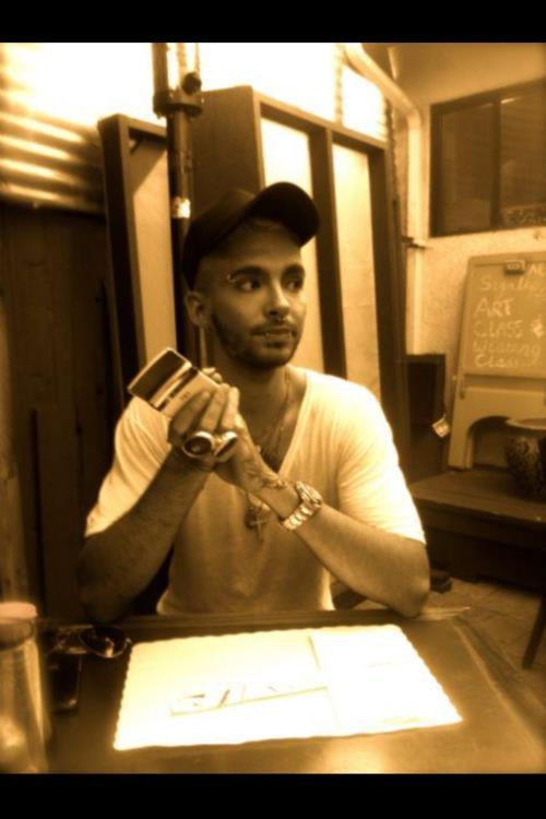 THOfficialNews's tweet photo. BTK - Tom: Bill is starving... http://t.co/WFCYsKZo