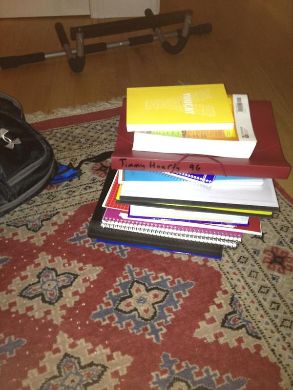 Timmy_Hoarty's tweet image. How the fuck am i supposed to get all these books to school tomorrow #imsofucked