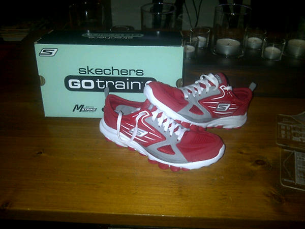 nourishbycat's tweet image. Thx to @Skechers_Canada for the #GOtrain kicks!  #FEELmore #REACTfaster #ADJUSTbetter @JockYogaGuy