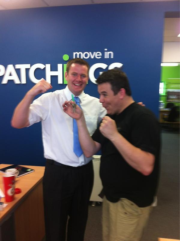moveinpatchings's tweet image. A genuinely happy customer getting the keys to his new home #firsttimebuyers #EstateAgents