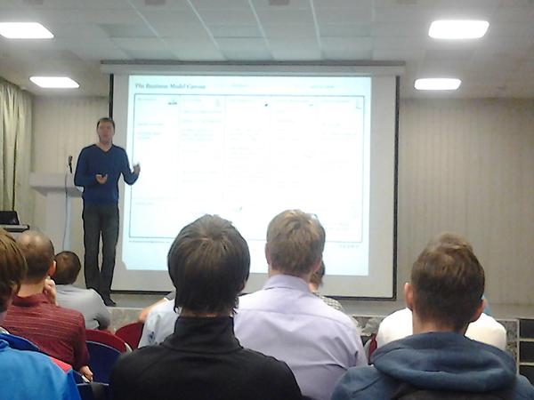 Nedoberemenna's tweet image. Паша @ppravdin очень вдохновенно нам рассказывает как приходить к успеху #webready