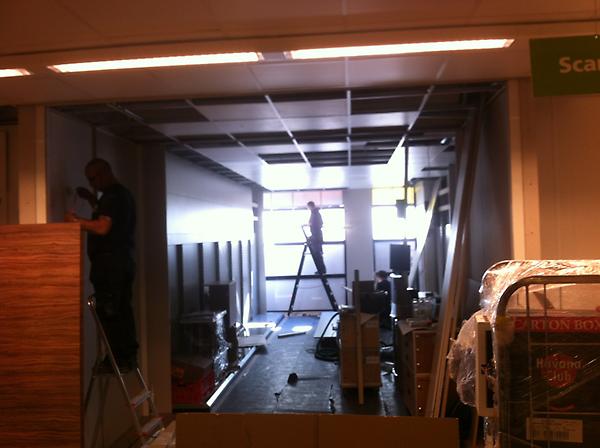 Er wordt hard gewerkt aan de #slijterij # plus # Almelo . Nog 2 dagen en we gaan open .
