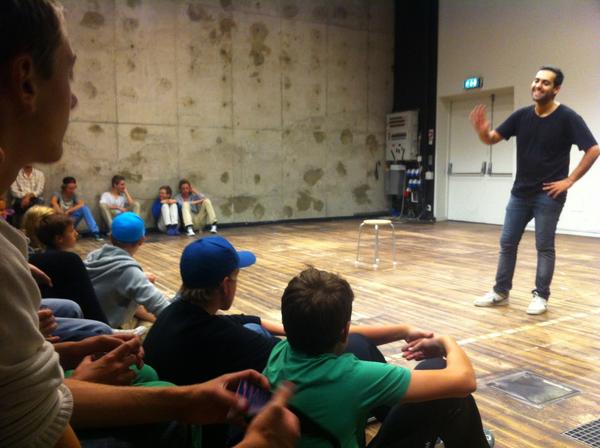 Årskurs 8 och 9 är väldigt nöjda efter en fantastisk teaterföreställning! #utantitel