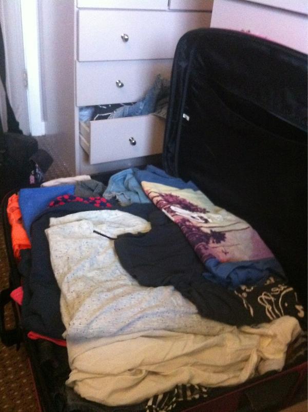 sarahshaw_92's tweet image. Packing for uni to florence #SayMyNameeeee #RaveOn #CantWaitForThisWeekend