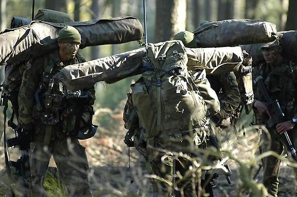 Spacepowerdrink's tweet image. Een foto van mij bij de Special Forces 
4 jaar gediend ! Ons motto 
( don't mess with the best )!