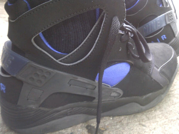JusCoolNYC's tweet image. COOL Steppin 9-4-12: 2002 AirFlight Huarache #TenYearFRESH #Fab5 @RealChrisWeber @JalenRose @JuwanA_Howard @JimmyKing24