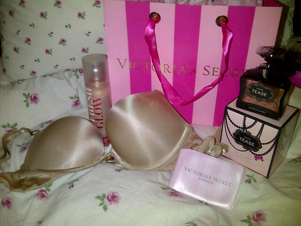 Prezzis from the boss #bombshellbra #noirtease #shimmer LOVE VS ♥☺ cured the hangover!