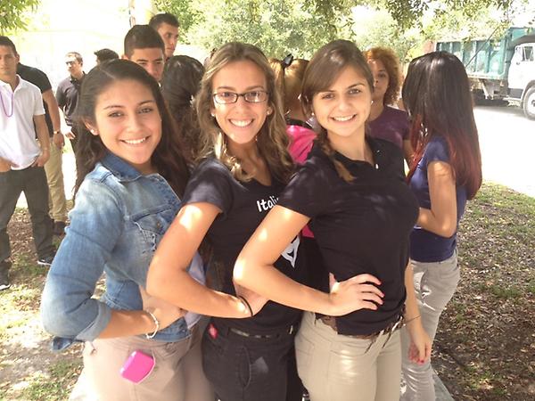 Julietaxx3's tweet image. @Ainetters &amp;amp; @sanchezkris10 I like this picture ☺💘
#FireDrill #8thPeriod #EducationClass