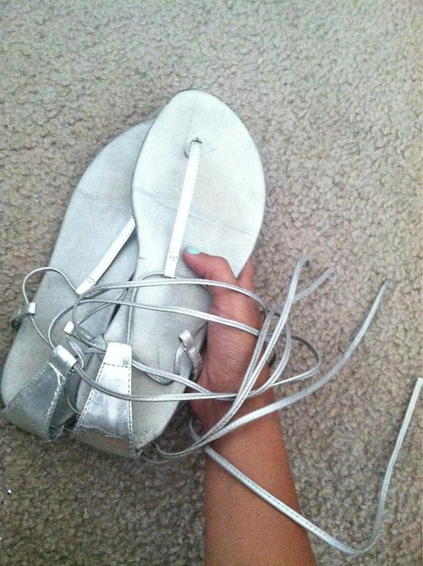 averrie_rae's tweet image. Damn i remember the first time i saw @alexxxis_diane she was wearing these. 💔#firstdayof8thgrade