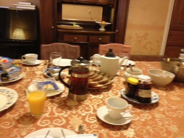 Ontbijt airbnb St. Petersburg looks good!