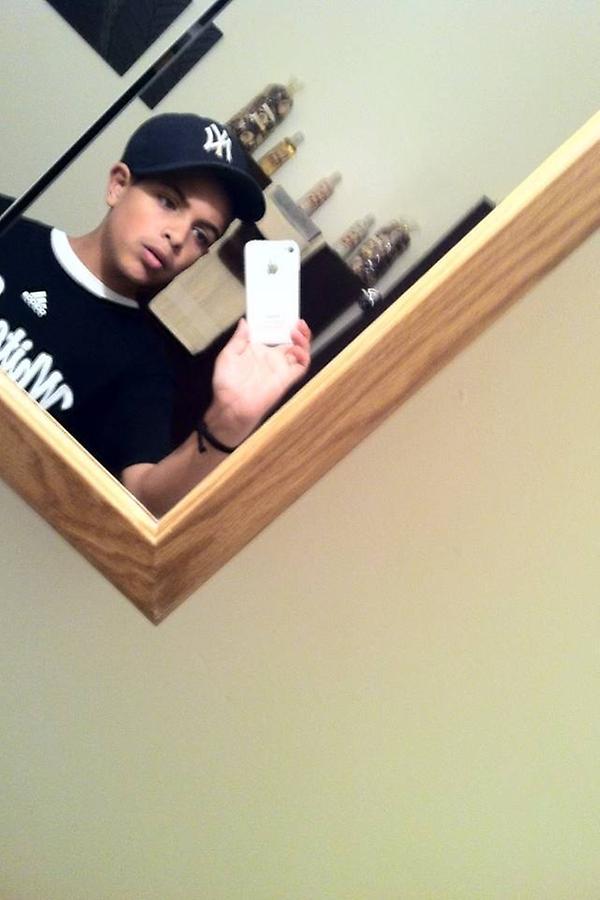 apple_aka_708's tweet photo. Ugly boy eckkkkk http://t.co/uM8jBuGZ