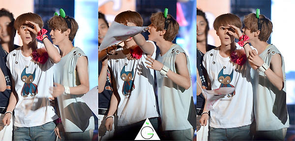 TaoRisID's tweet photo. HunHan :3 #Pict #Sehun #Luhan #HunHan http://t.co/7VEwPpYS