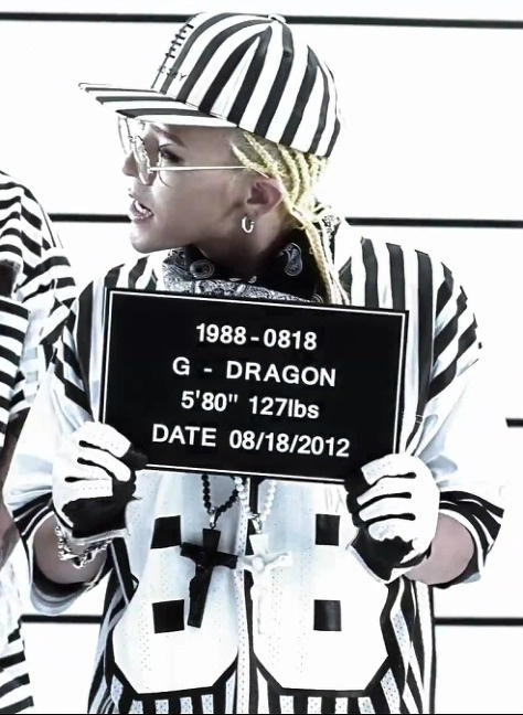 GDragon_Spain's tweet photo. ONLY AND ONE GD http://t.co/NW8A2LBH #GDONEOFAKIND