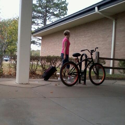 csdesigns_'s tweet image. No strappin it. #rollerbackpack #middleschoolorcollege?