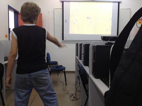 MarceloStMolina's tweet image. Students using Kinect with Scratch for the first time. Colegio JK Brasilia-Brazil #ScratchMIT2012. thanks @saorog
