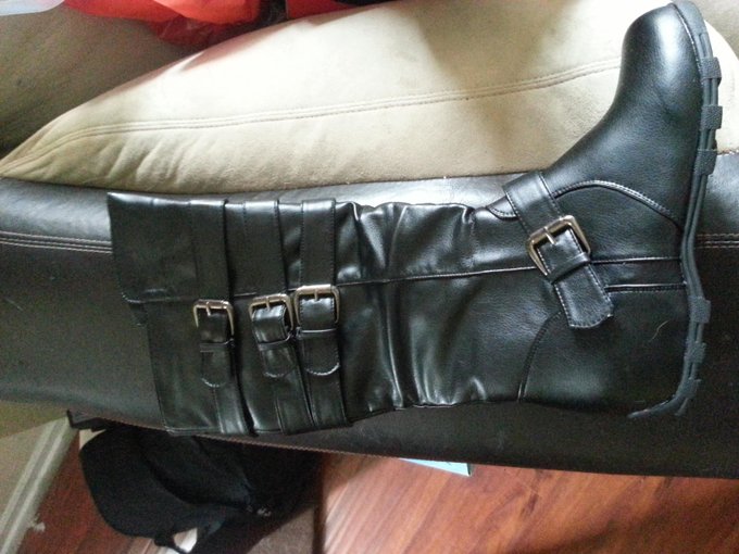 Jedi boots much?  #obiwan http://t.co/lHcVvakT<a href="/tag/obiwan"class="tags">#obiwan</a>