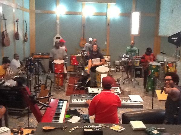 DenanDenny's tweet photo. Essa é minha banda. Irriiiiiiiiii http://t.co/HtR4B2VM