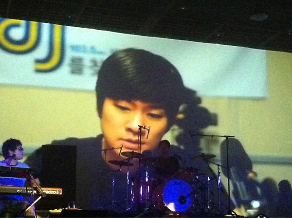 aram_life's tweet photo. @KihaChang 
아~ 공연 완젼 멋지셨어요~ 
아 눈 앞에 계셨는데 함께 사진 못 찍어 아쉬어요~
맛난 저녁 드세요^^* http://t.co/whtR1A4W