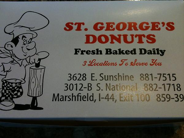 417food's tweet photo. Heaven in a box #GeorgesDonuts http://t.co/SpE1s0Fr