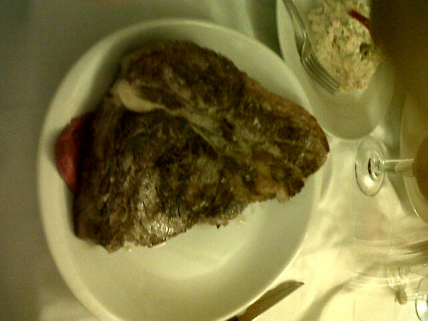 olgallado's tweet photo. Vaya chuletita nos han servido @rociotiagonce #CHULETON ✗✗ http://t.co/fWm6iKCt