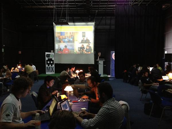 oso's tweet image. La querida @AncaMatioc presentando el trabajo de @ciudadanoi en el #OpenDataMx