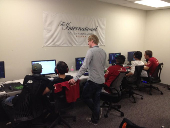 Watch BurtonJ's leaked NSFW photo on TwXstars