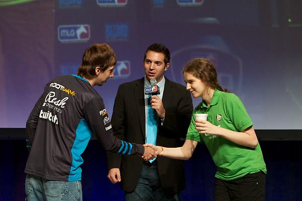 StarCraft's tweet image. Before they send their zerg armies to battle, @AcerScarlett and @ROOTViBE exchange a friendly handshake. #WCSNA