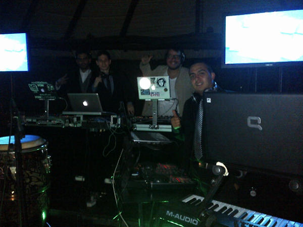 DjEmix12's tweet photo. #ranchoChico @grupodansus @djemix12 @elkiko12 @Elborgis @ErnestoBianchi http://t.co/GIULGvAh