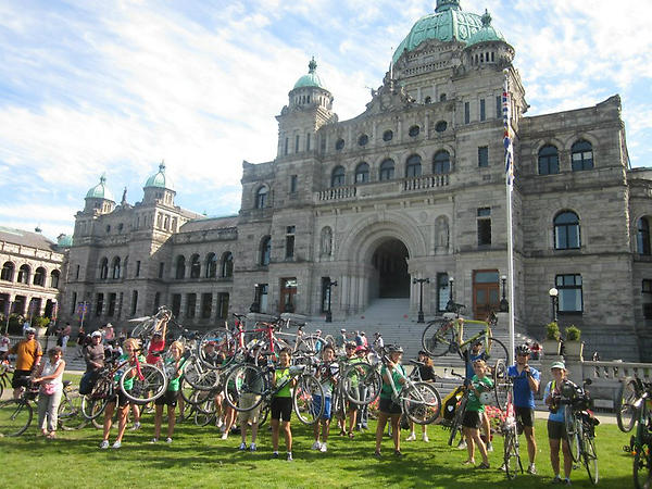 Ride4OurFuture's tweet photo. #RideforOurFuture was inspiring! 70km, almost 50 riders pulling into the Leg to deliver 2200 signatures for our future! http://t.co/cwS582qx