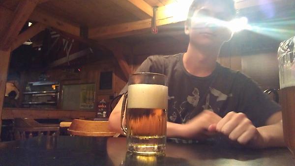 TheNoochM's tweet photo. Mitch still hasn't figured out how to pour beer. #foamcantgetyoudrunk #stebun http://t.co/VkvE2shS
