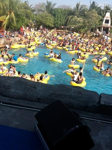 BlinkOfficial's tweet image. Sebagian pengunjung atlantis, ancol....wow