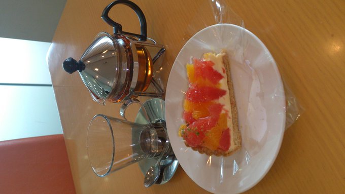 今日はタルトケーキ食べてお茶してきたのo(^o^)o http://t.co/5PxOVJkG
