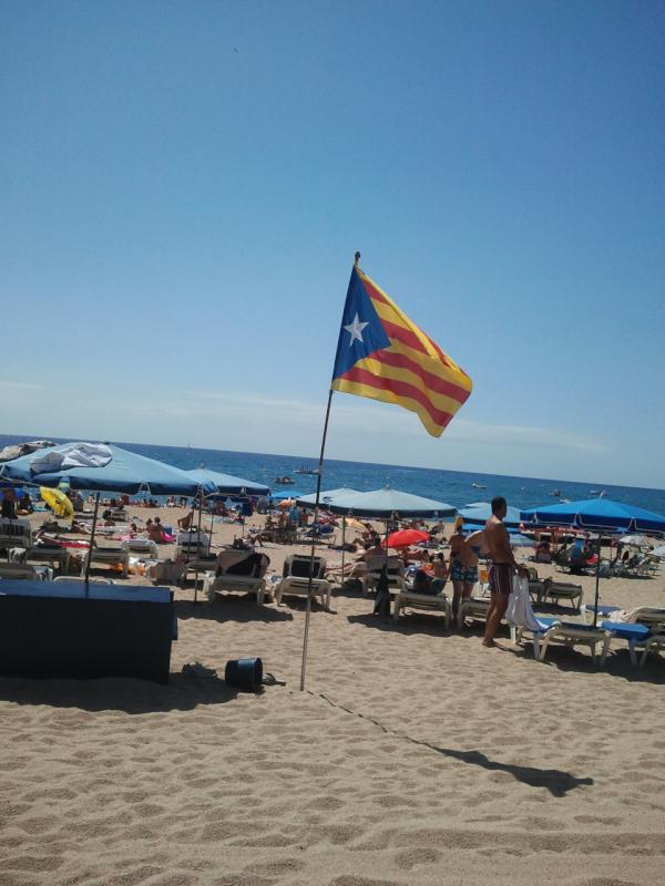 peirete1's tweet photo. @Fenals plaxa estelada.visça calalunya. http://t.co/8DBPSzky -- jose mª peiro bou (@peirete1) @