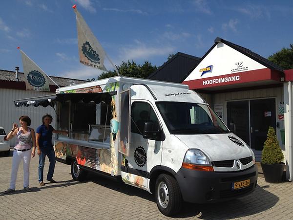 #Piwifood gefeliciteerd met jullie nieuwe #verkoopwagen met kleurrijke #belettering