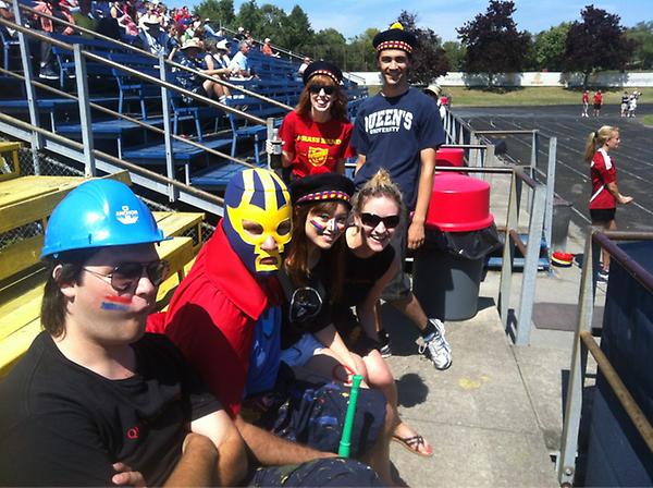 QueensBands's tweet photo. 6-0 for Queen's! 1st quarter! @gogaelsgo #KillMcGill http://t.co/hn98iqQB