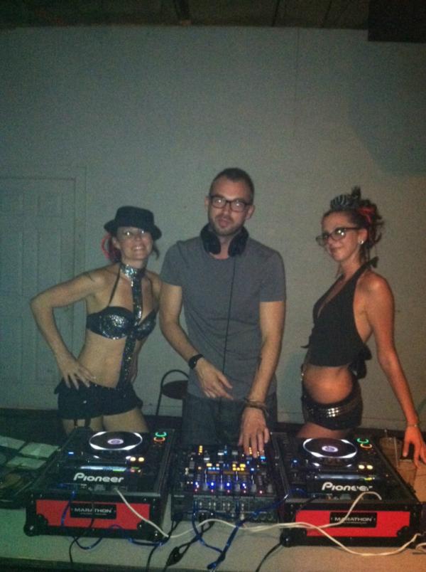 ElectricVixens's tweet image. @JTDonaldson awesome meeting you last night and dancing your set at @RevolutionRoom #JTDonaldson #music #dancing