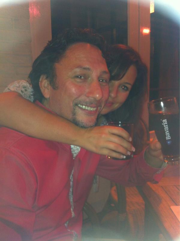 HenkBernard's tweet photo. Nu uitgebreid aan t vieren bij de zwaantjes in gestel!!!! http://t.co/aTtp5neZ