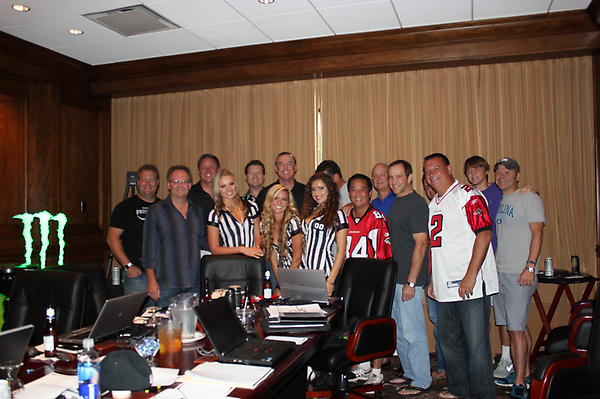 draftweekend's tweet image. The @monsterenergy VIP Draft Room at @draftweekend!  #FantasyFootball #FDW FantasyDraftWeekend.com